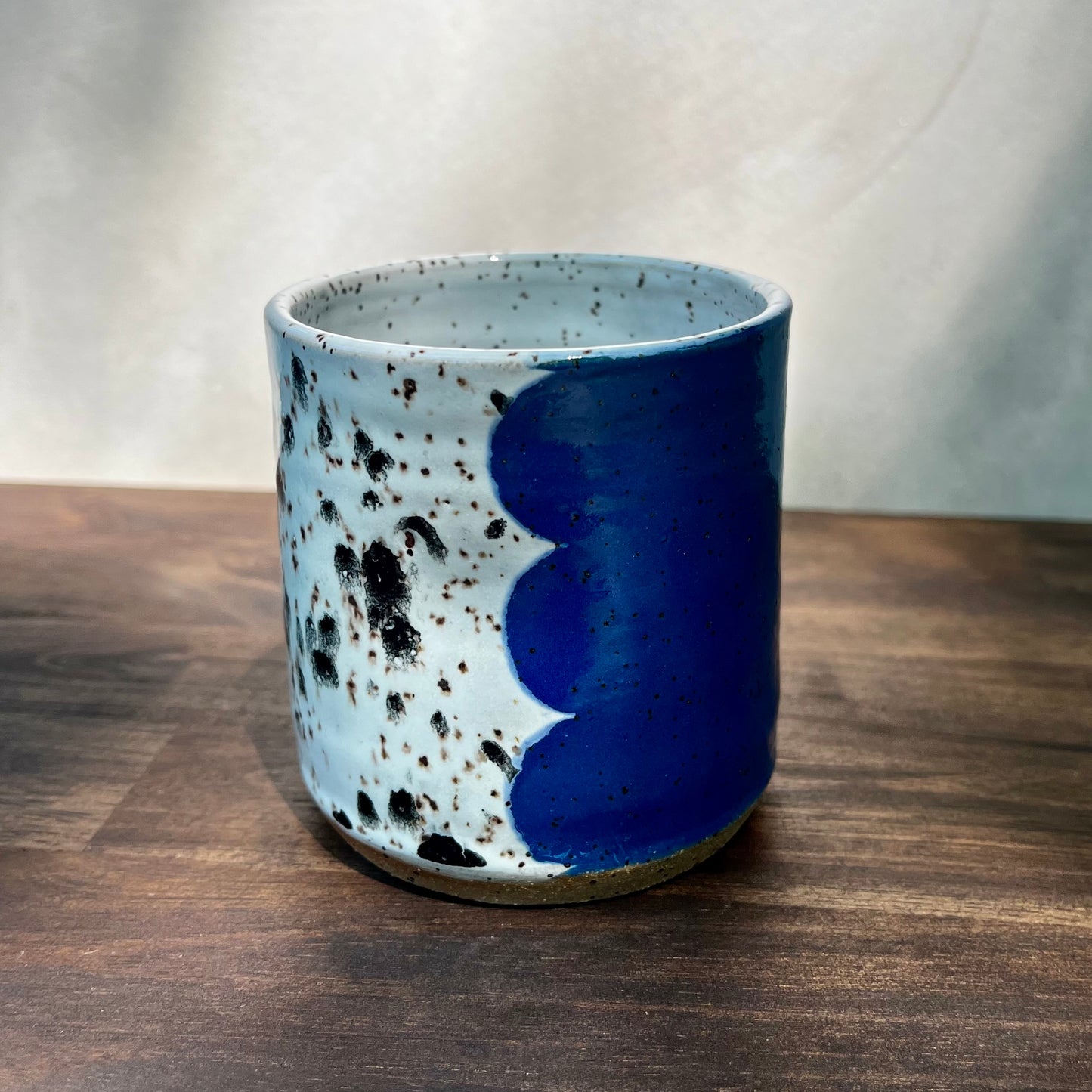 thumbprint tumbler - blue/black/white scalloped