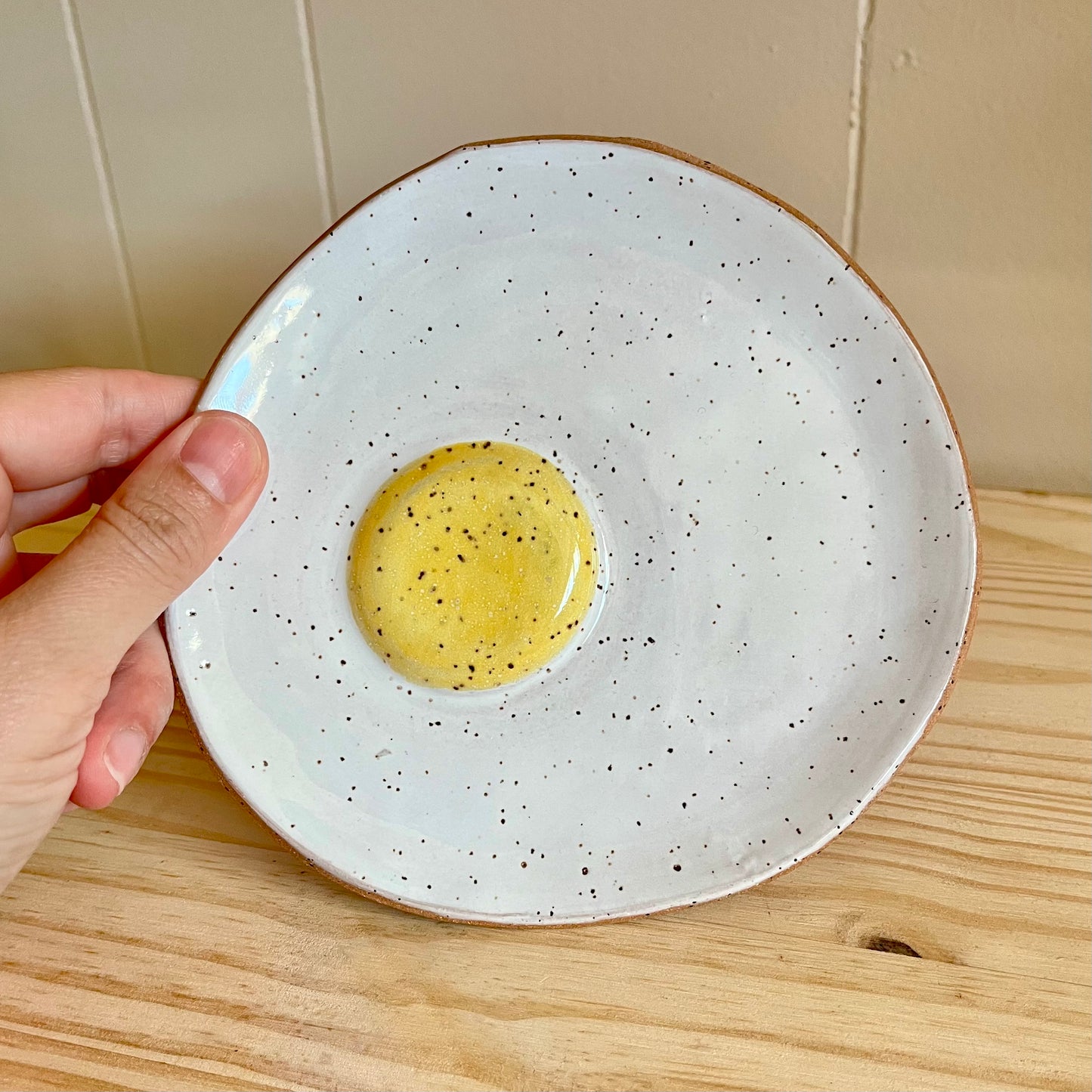 egg dish/spoon rest