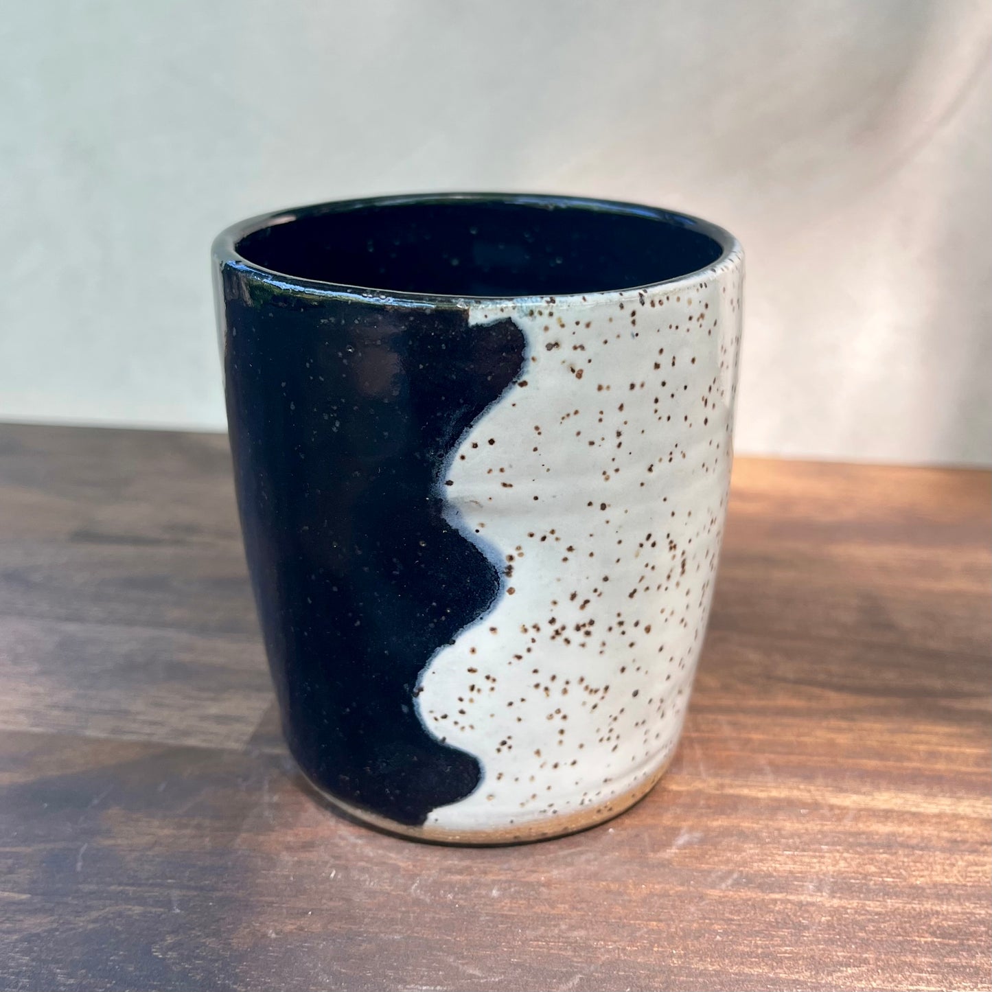 thumbprint tumbler - black/white waves