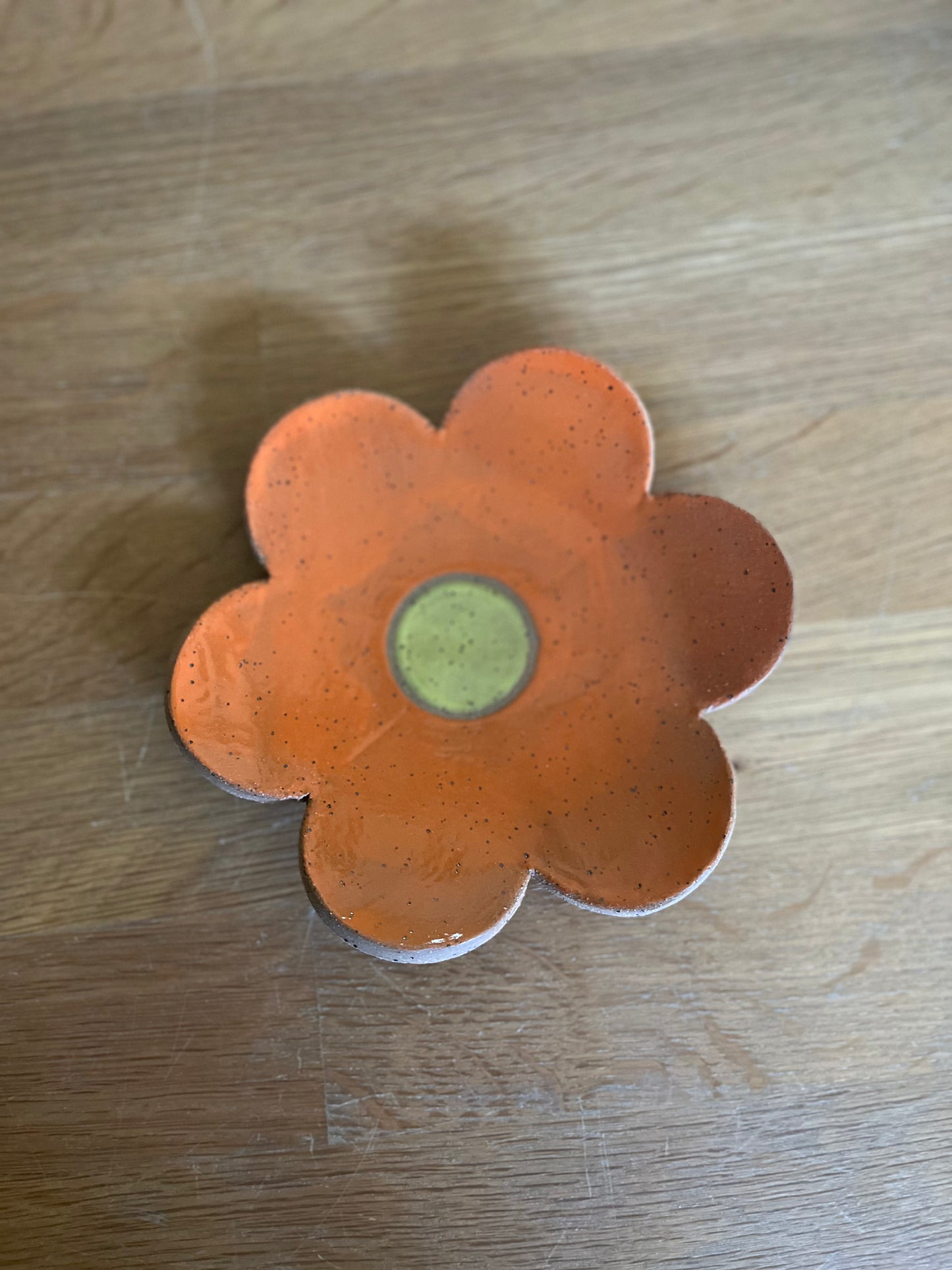 small scalloped dish - orange daisy