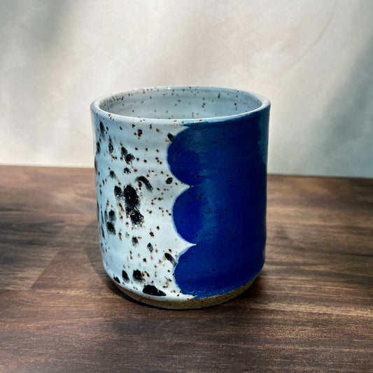 thumbprint tumbler - blue/black/white scalloped