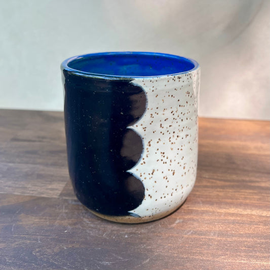 thumbprint tumbler - black/white scalloped